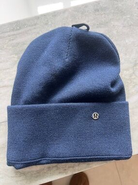 lululemon athletica navy blue knit beanie